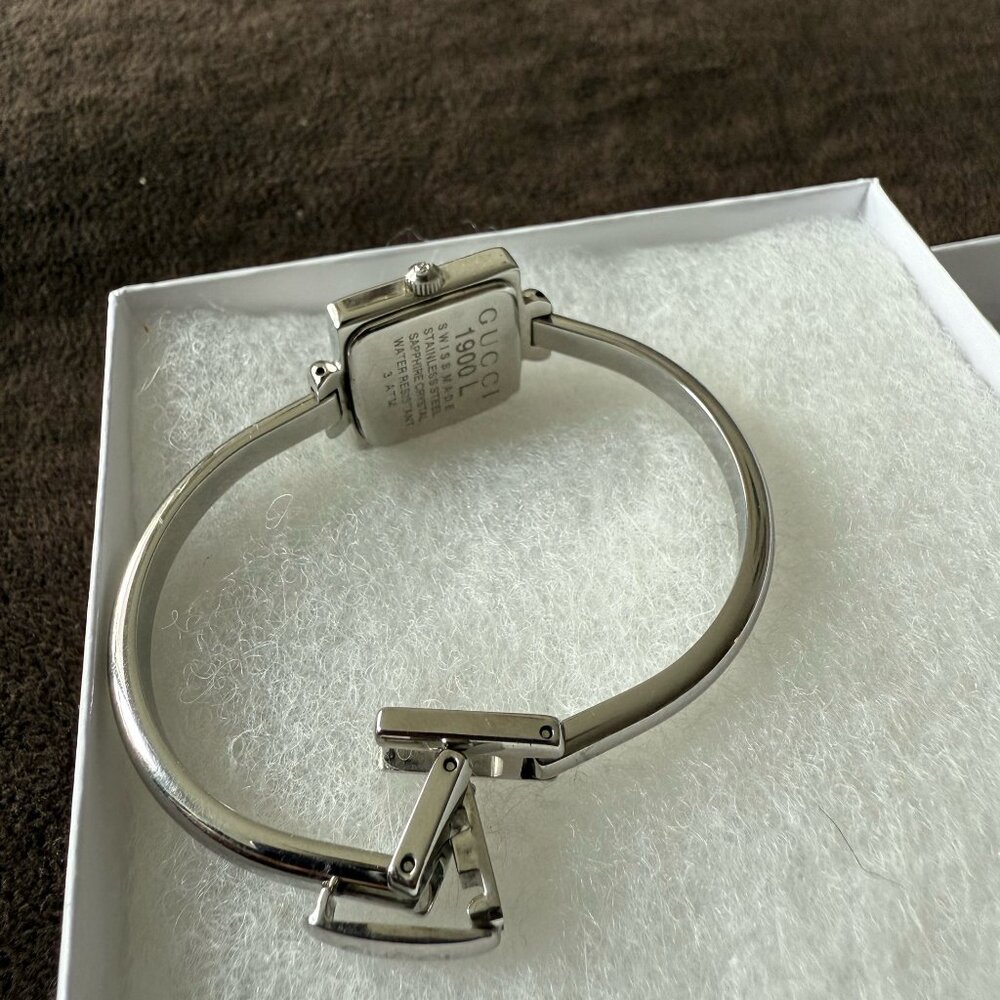 Vintage 2822 Gucci Silver Watch